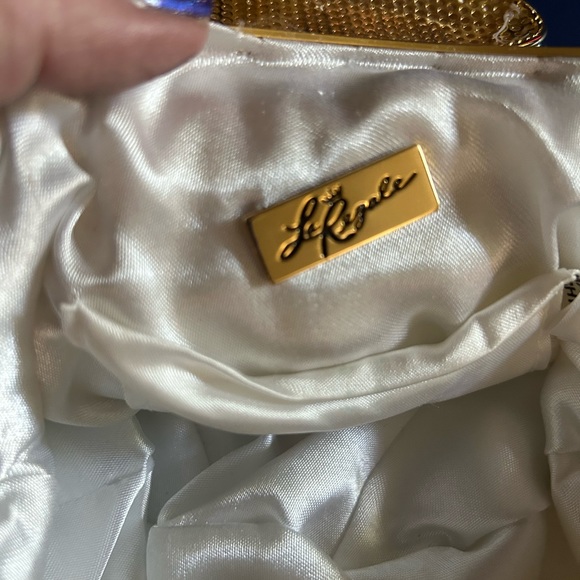 White beaded bag, perfect for a bride - Picture 12 of 13